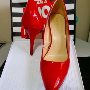 RED PUMPS